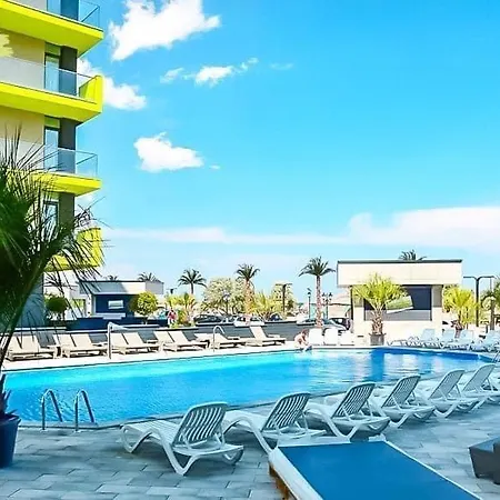 Opium Alezzi شقة Năvodari